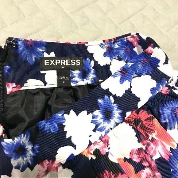 🎃 Express High Waisted Floral Skirt Size 4 - Picture 2 of 2